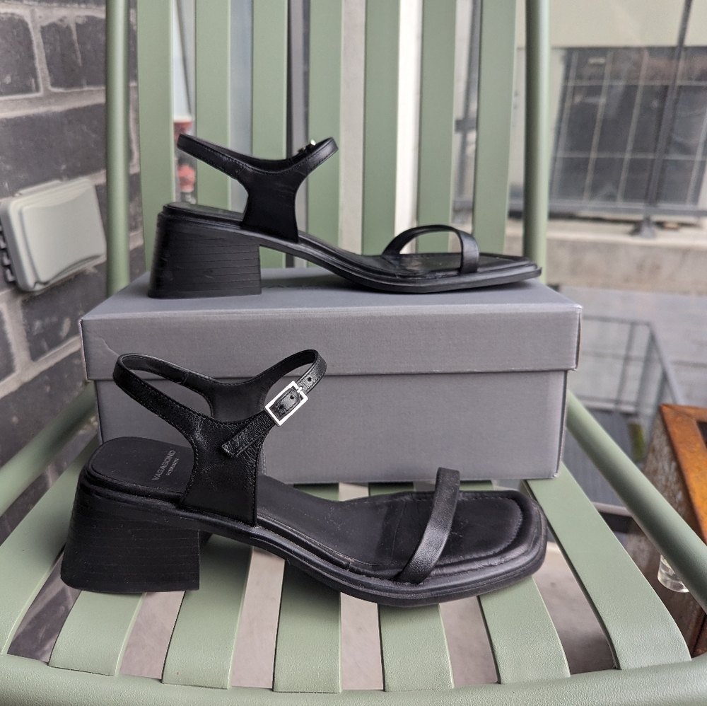 Ines Sandals